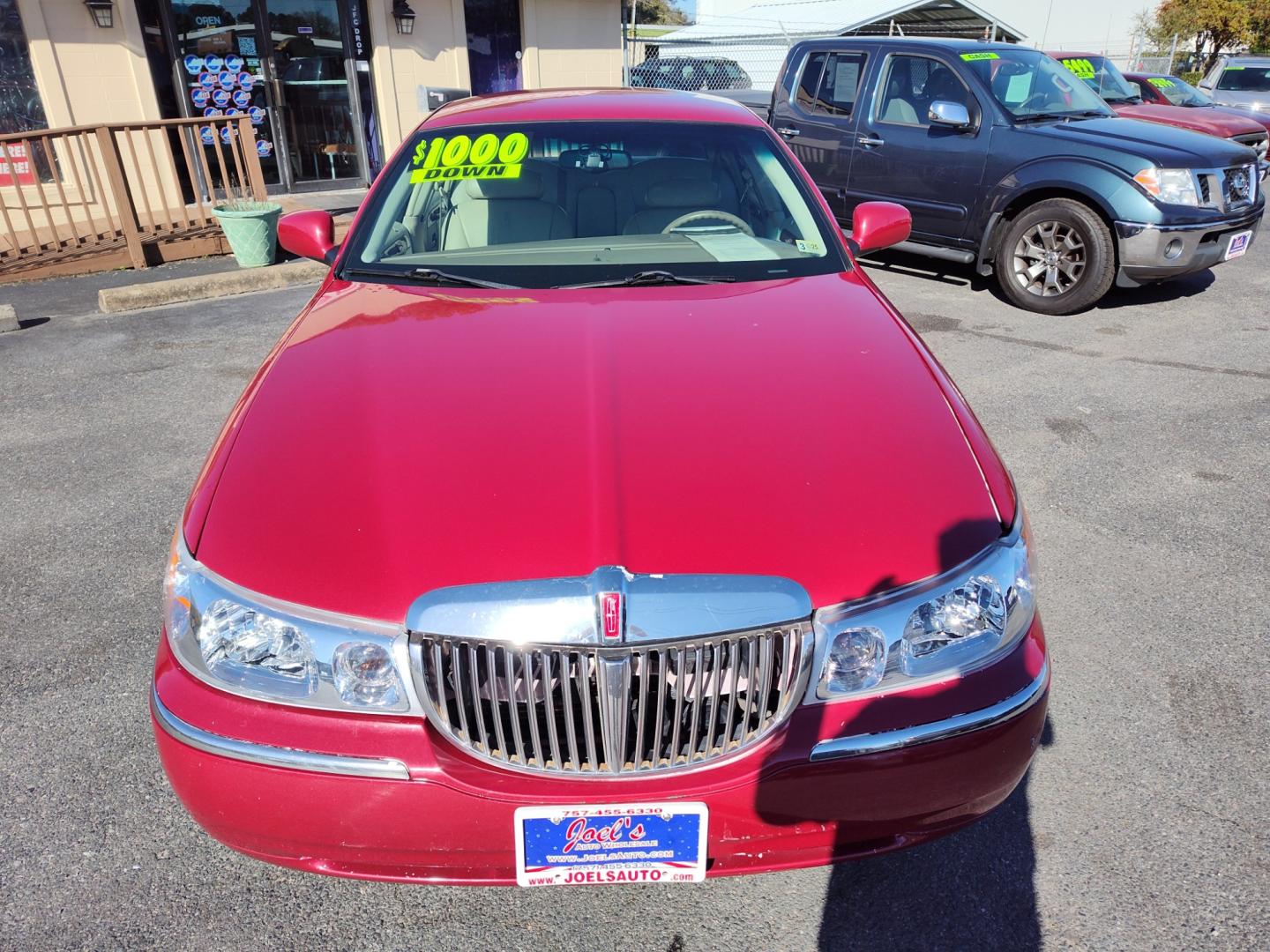 2001 Red Lincoln Town Car (1LNHM81W51Y) , located at 5700 Curlew Drive, Norfolk, VA, 23502, (757) 455-6330, 36.841885, -76.209412 - Photo#3